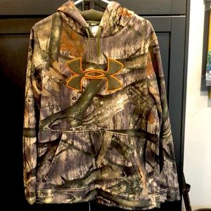 Men’s UnderArmour camouflage hooded sweatshirt